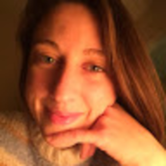 Meet your Posher, Caroline - Picture 1 of 1